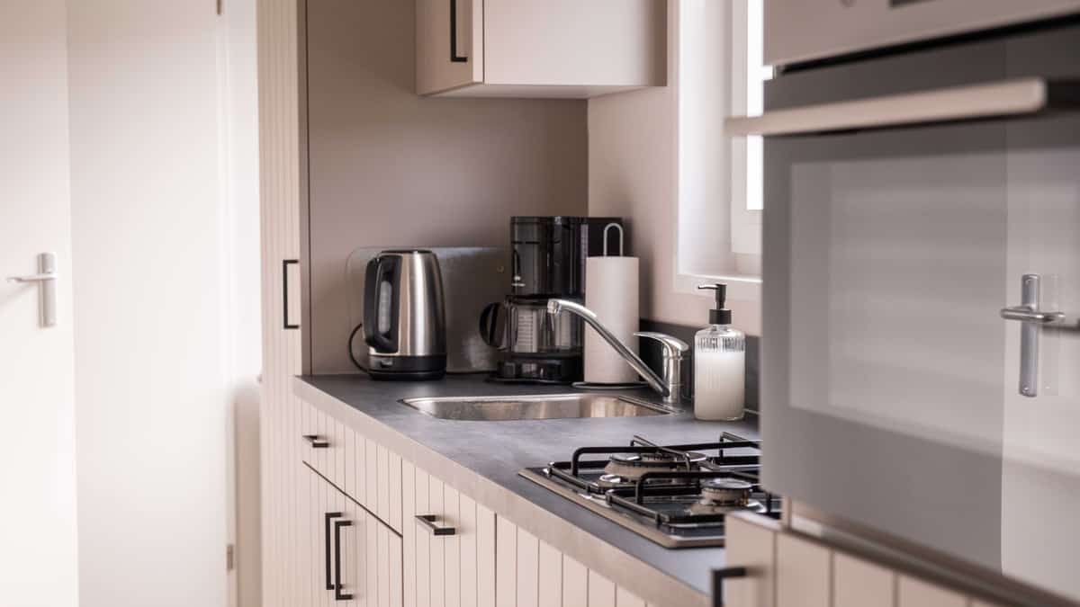 Keuken in Chalet Deluxe Bonte Piet op Camping Cupido