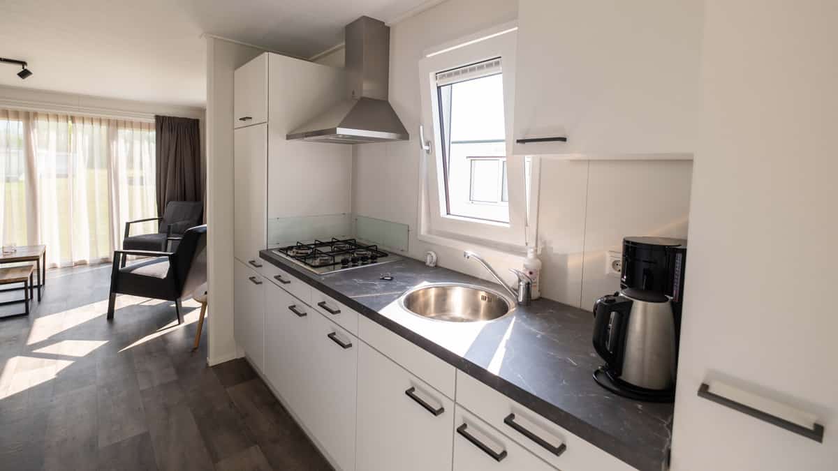 Keuken in Chalet Deluxe Marcel op Camping Cupido