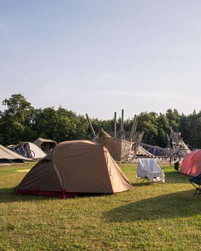 Tenten op het kampeerveld van Camping Cupido tijdens Oerol