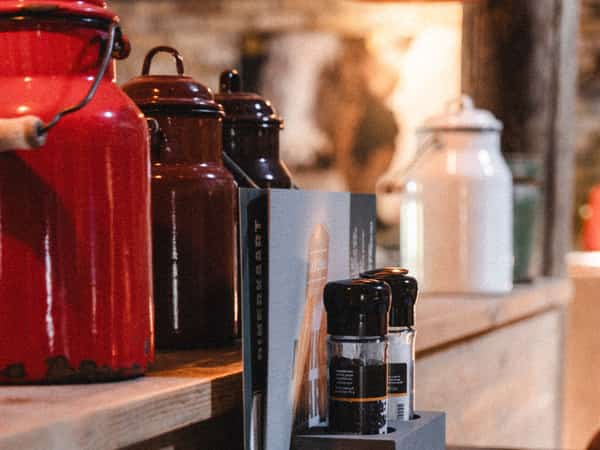 Bar met koffiemachine in Eetcafé De Millem op Camping Cupido