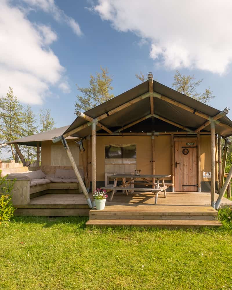 Safaritent met overdekte veranda op Camping Cupido