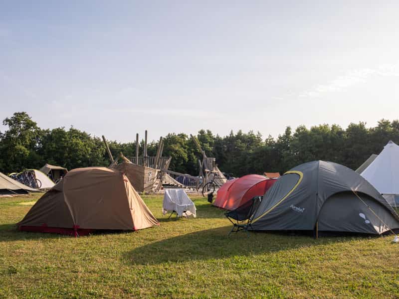 Tenten op het kampeerveld van Camping Cupido tijdens Oerol